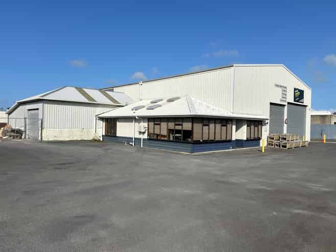 Clear Span Warehouse with Gantry Crane
