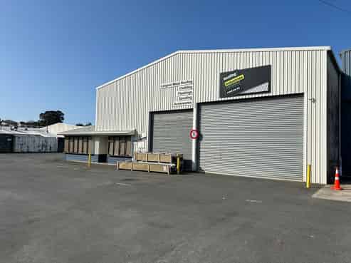 Clear Span Warehouse with Gantry Crane