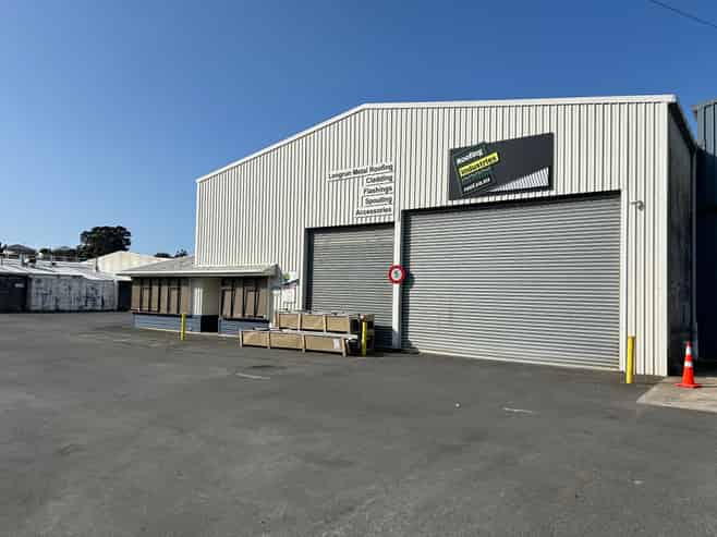 Clear Span Warehouse with Gantry Crane