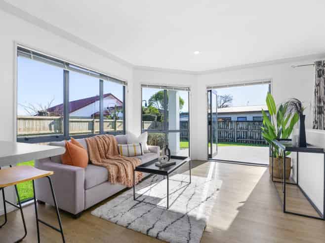 10 Portobello Way, Huntington