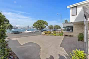 25 Queens Parade, Devonport