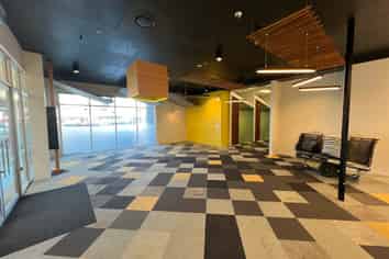 Medical space for lease - high profile, easy parking