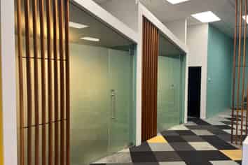 Medical space for lease - high profile, easy parking
