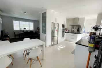 11a Belmont Tce, Milford