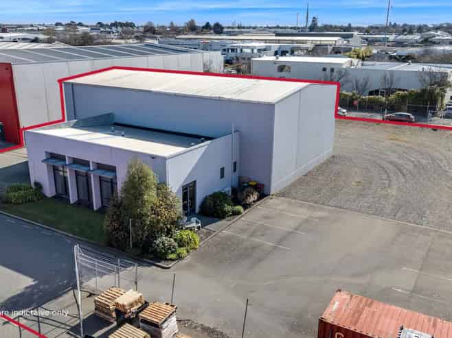 Standalone industrial with generous secure yard