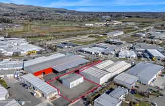 Standalone industrial with generous secure yard