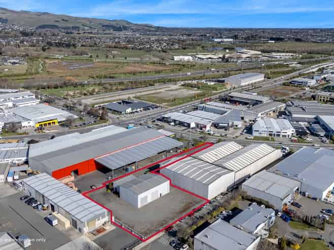 Standalone industrial with generous secure yard