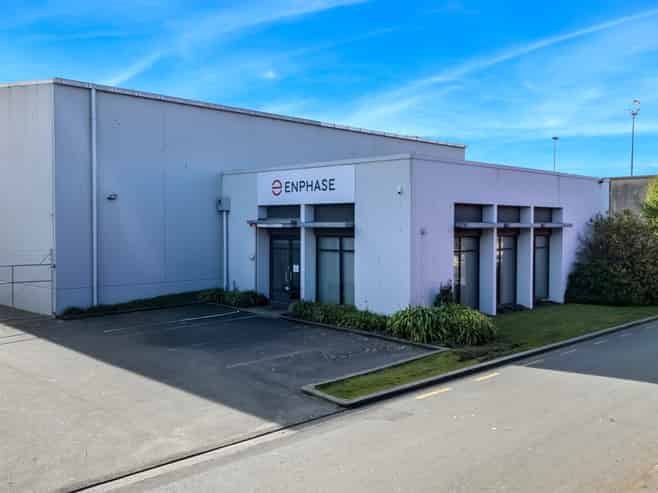 Standalone industrial with generous secure yard