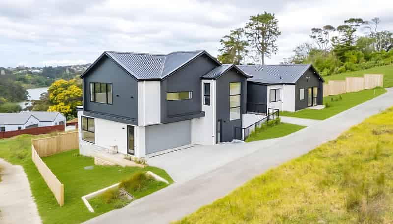 30 Awanui Road, Red Beach