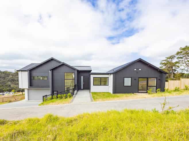 30 Awanui Road, Red Beach
