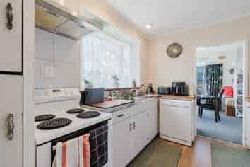 44 Garden Heights Avenue, Glenview