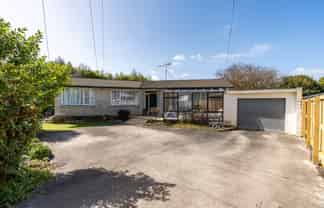 44 Garden Heights Avenue, Glenview