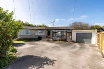 44 Garden Heights Avenue, Glenview