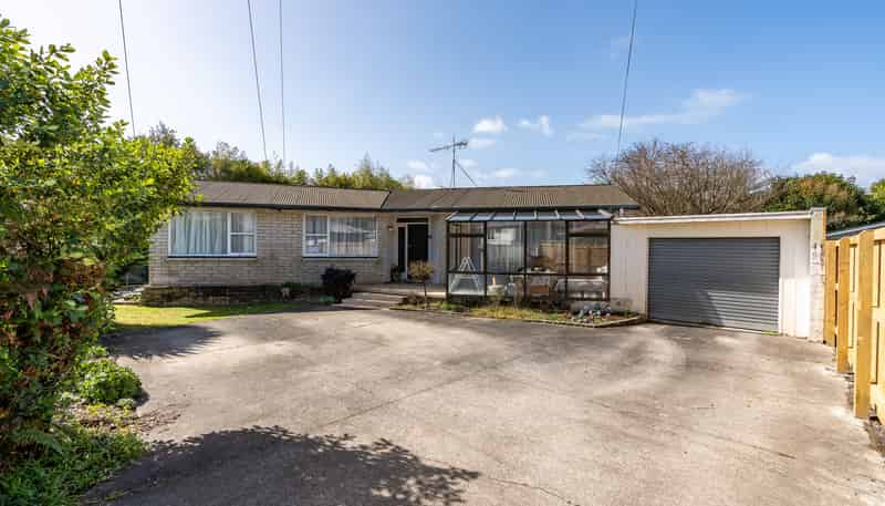 44 Garden Heights Avenue, Glenview