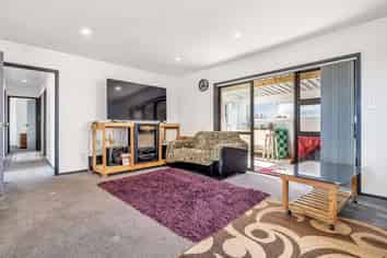 1/18 Frobisher Way, Clendon Park