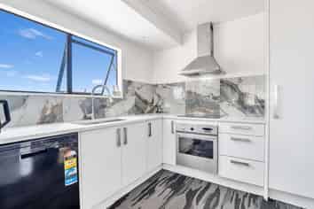 1/18 Frobisher Way, Clendon Park