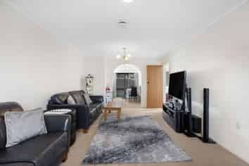 2/93 Riverbend Road, Onekawa