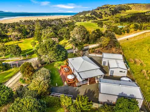 3 Signal Station Road, Pouto