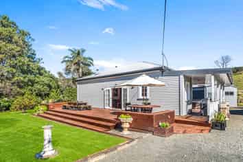 3 Signal Station Road, Pouto