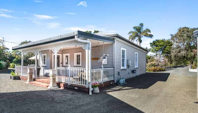 3 Signal Station Road, Pouto