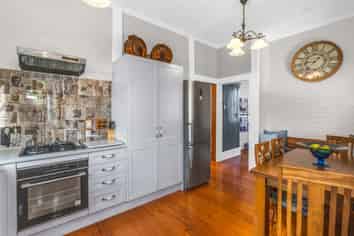 3 Signal Station Road, Pouto