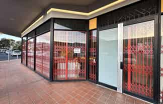 AMAZING RETAIL IN CENTRAL NEW LYNN
