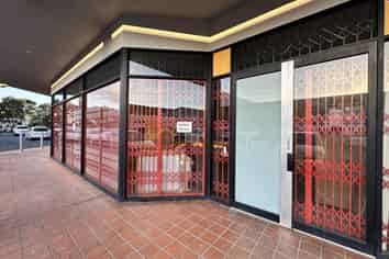 AMAZING RETAIL IN CENTRAL NEW LYNN
