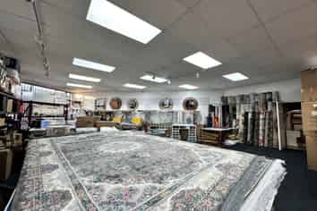 AMAZING RETAIL IN CENTRAL NEW LYNN
