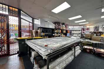 AMAZING RETAIL IN CENTRAL NEW LYNN
