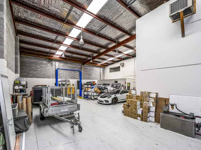 392sqm office/warehouse