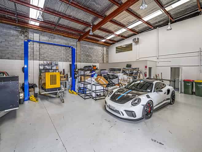 392sqm office/warehouse