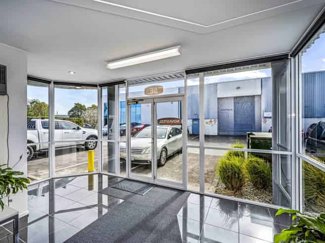 392sqm office/warehouse