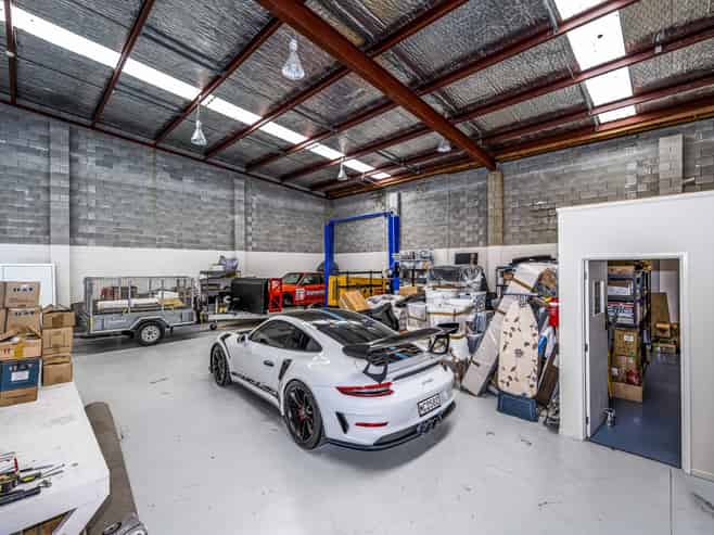 392sqm office/warehouse