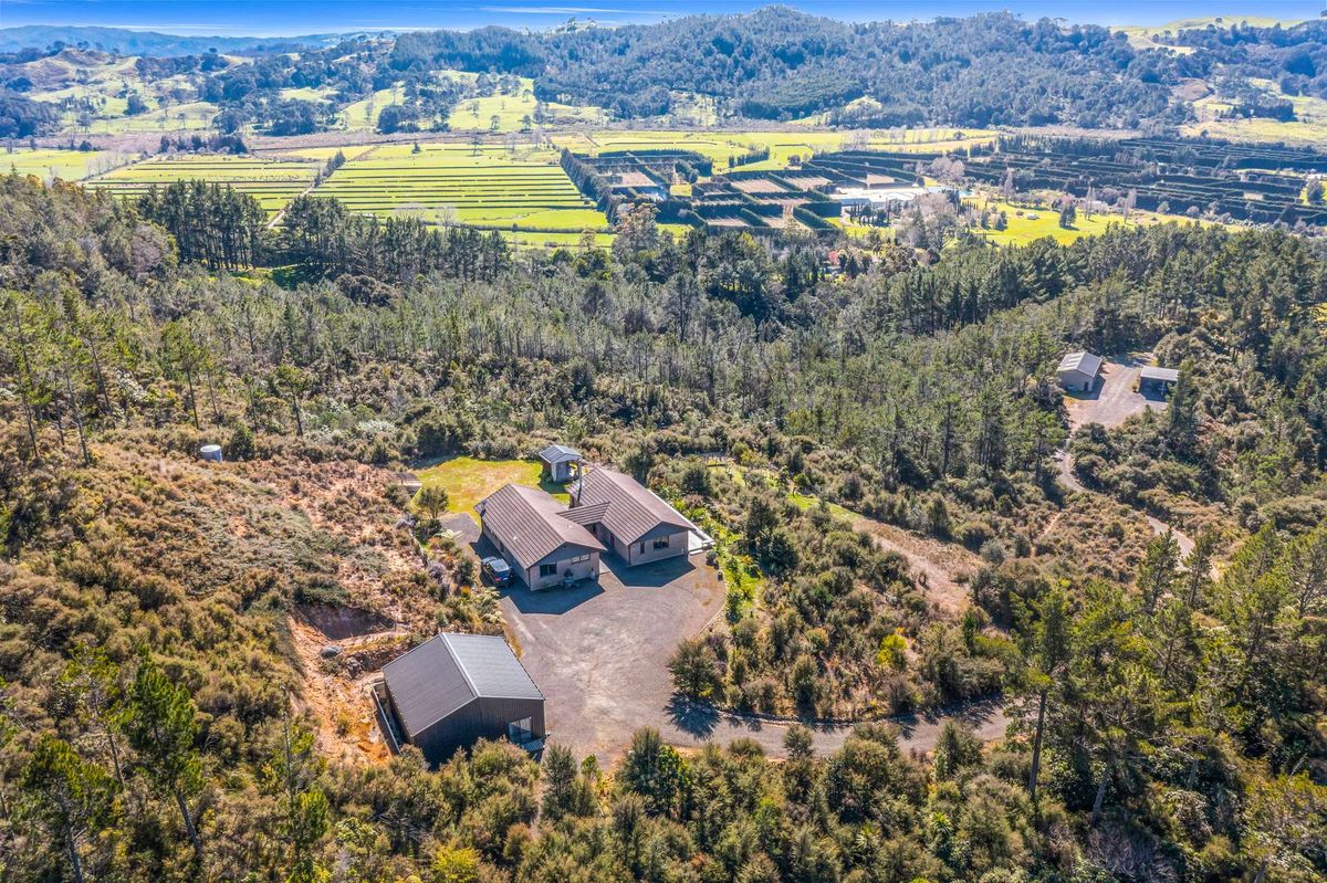 Off- grid. Paddocks. Partially Furnished, Whitianga