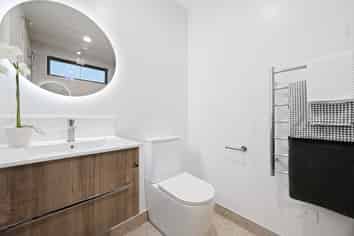 9/198 Main North Road, Redwood