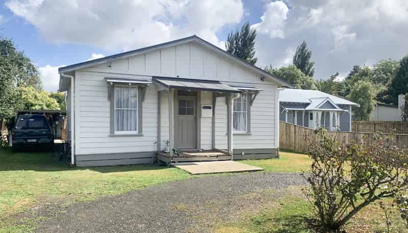 8 Christian Street , Dannevirke