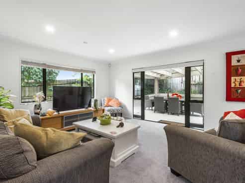 8B Bundoran Way, Pinehill