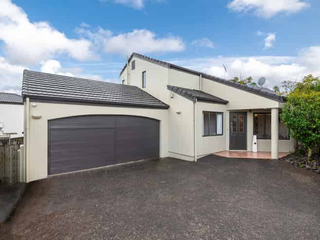 8B Bundoran Way, Pinehill