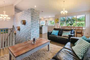9 Valerie Crescent, Okura