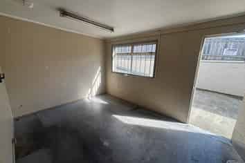 1000sqm Storage/Workshop at a  Very Competitive Rental 