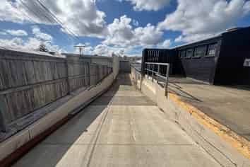 1000sqm Storage/Workshop at a  Very Competitive Rental 