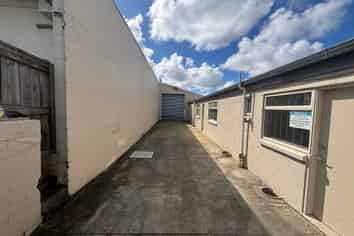 1000sqm Storage/Workshop at a  Very Competitive Rental 