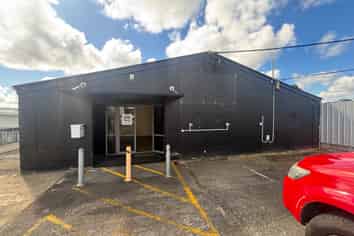 1000sqm Storage/Workshop at a  Very Competitive Rental 
