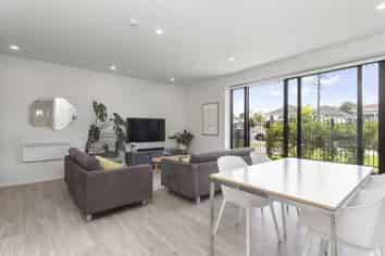 G02/165 Lake Road, Northcote