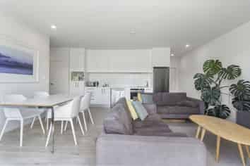 G02/165 Lake Road, Northcote