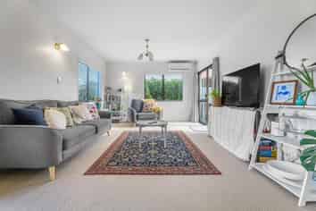 8 Chipping Dale, Mangere Bridge