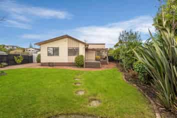 8 Chipping Dale, Mangere Bridge