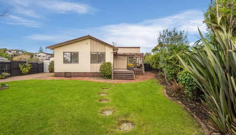 8 Chipping Dale, Mangere Bridge