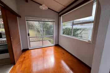 38 Thornlow Street, Glendene