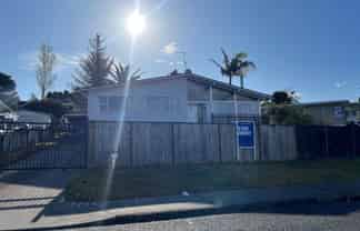 38 Thornlow Street, Glendene